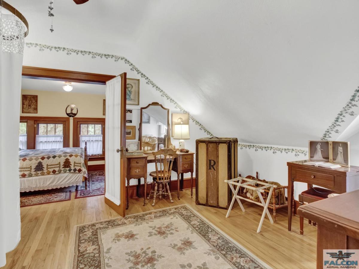 Robins Nest Bed&Breakfast Cody Exterior foto